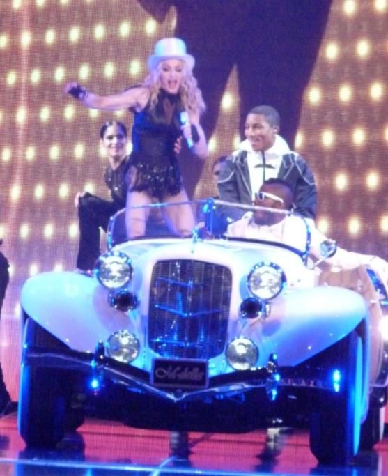 Sul-palco-con-Madonna-per-la-quale-scrisse-e-produzze-buona-parte-dellalbum-Hard-Candy-1jpg--pharrell_williams