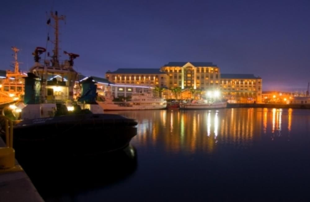 The_Table_Bay_Hotel_night_viewjpg--sposa_ideale___sudafrica