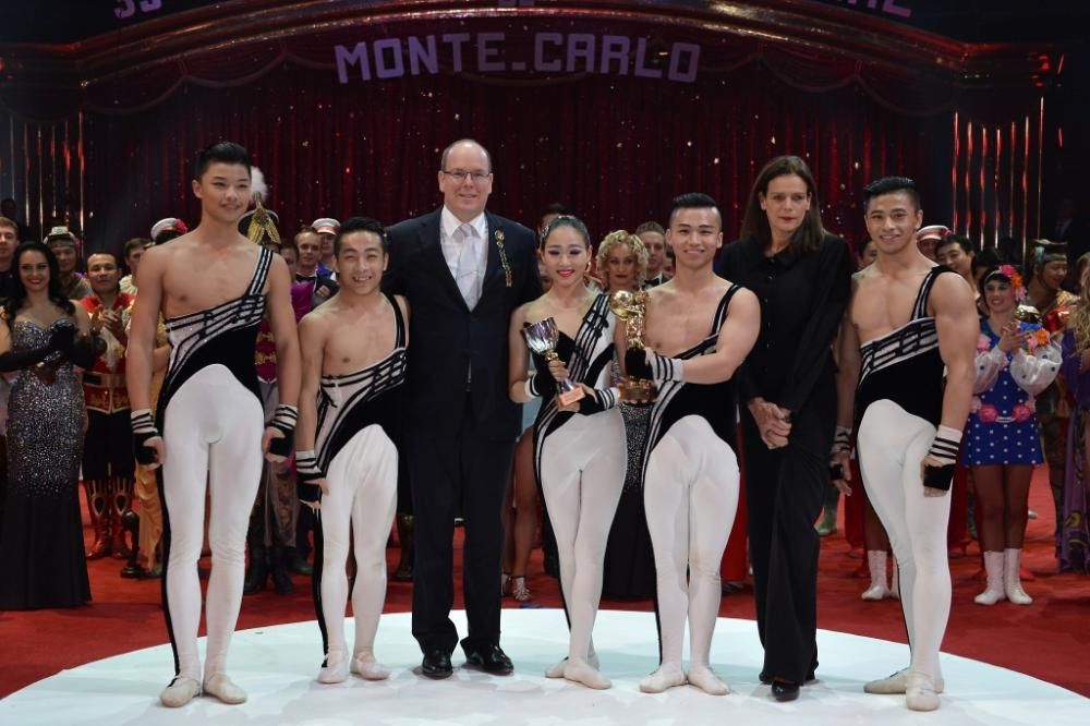 Troupe-nationale-acrobatique-de-Chinejpg--troupe_nationale_acrobatique_de_chine