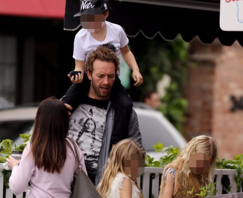 Tutti-pazzi-per-papa-Chris-Martin-dei-Coldplayjpg--_
