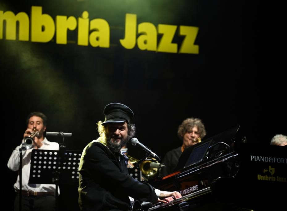 UmbriaJazz2024-Vinicio_Capossela_12-7-24_foto_Belfiore__17_-1721030238816jpg--