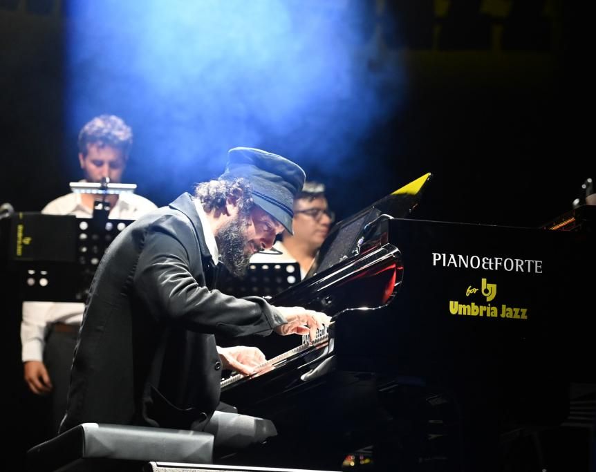 UmbriaJazz2024-Vinicio_Capossela_12-7-24_foto_Belfiore__7_-1721030240411jpg--