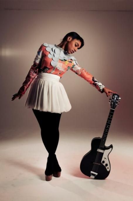 ZZ0352E876jpg--lianne_la_havas