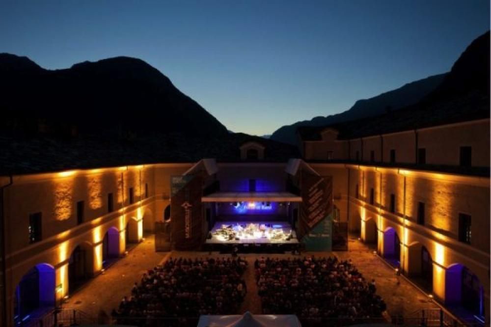 ZZ4525877Ejpg--musicastelle_in_blu