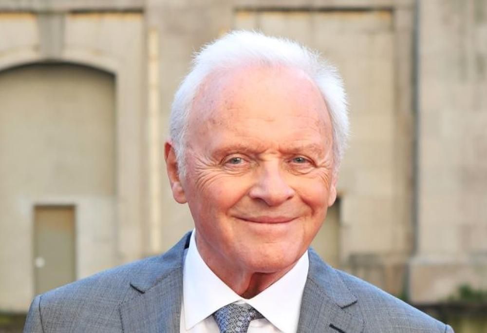 Anthony Hopkins irresistibile mentre canta in italiano