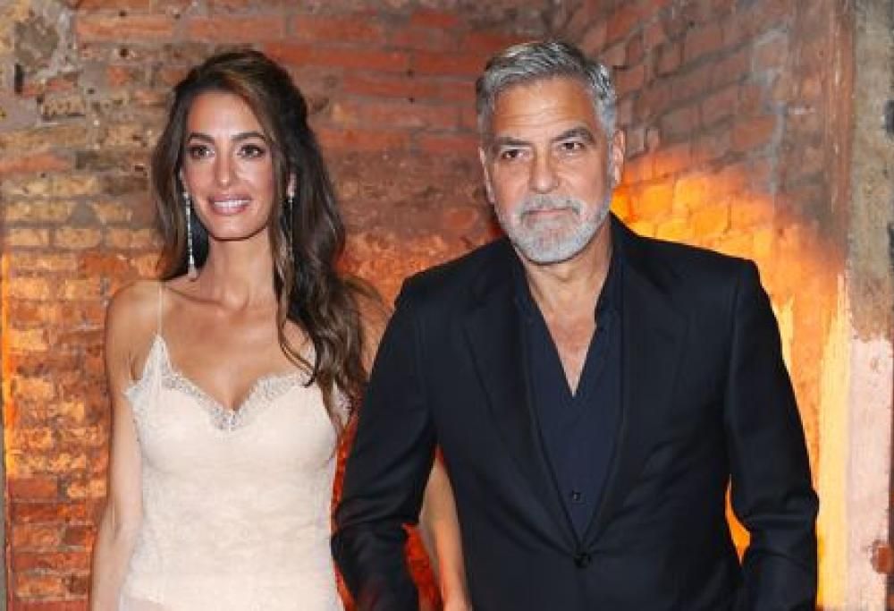 Amal e la sua dedica d’amore a George Clooney. E a Venezia. Il video