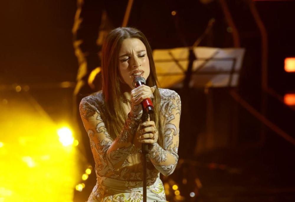 Angelina Mango, giovanissima, canta con papà Pino: il video