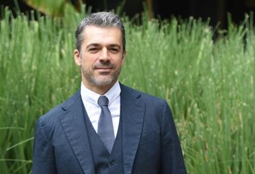 Luca Argentero fa felice una fan davvero speciale: il video