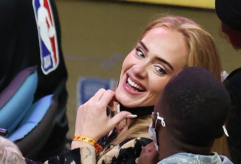 Adele balla scatenata con il fidanzato al matrimonio di Anthony Davis