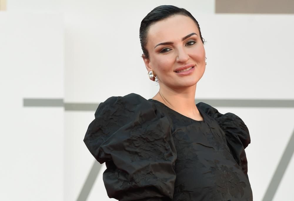 Arisa senza trucco ci invita ad amarci per come siamo