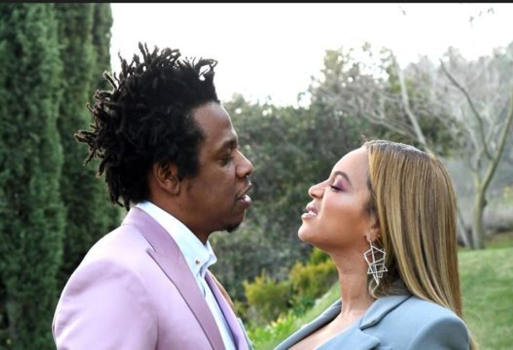 Jay-Z costruirà robot che preparano la pizza: il video