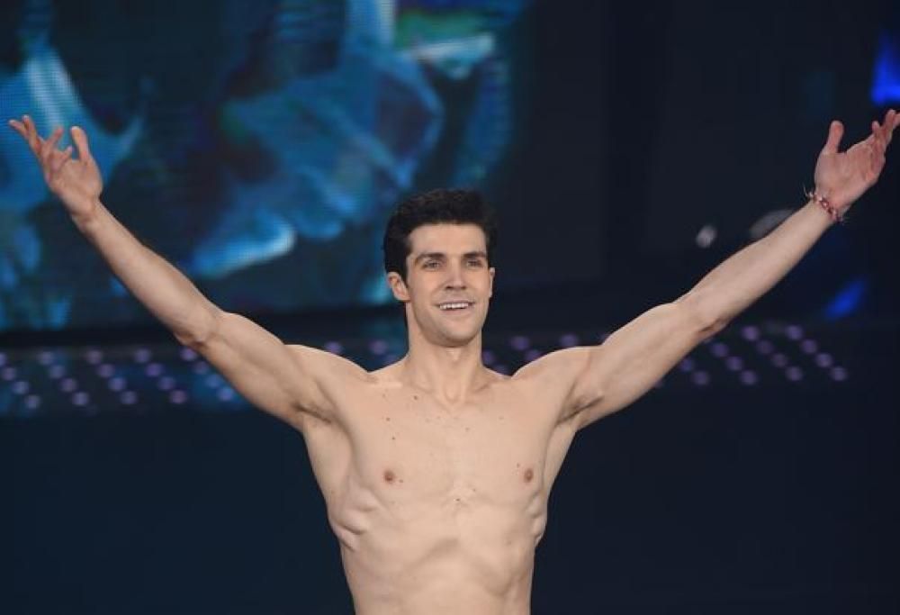 Roberto Bolle danza sulle note di Blu Celeste: l’emozionante video