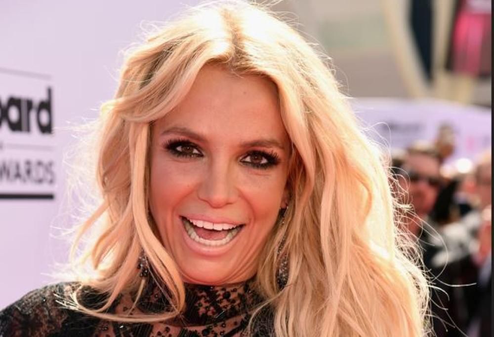 Britney Spears scrive la sua autobiografia e minaccia: guai se non vi piace!