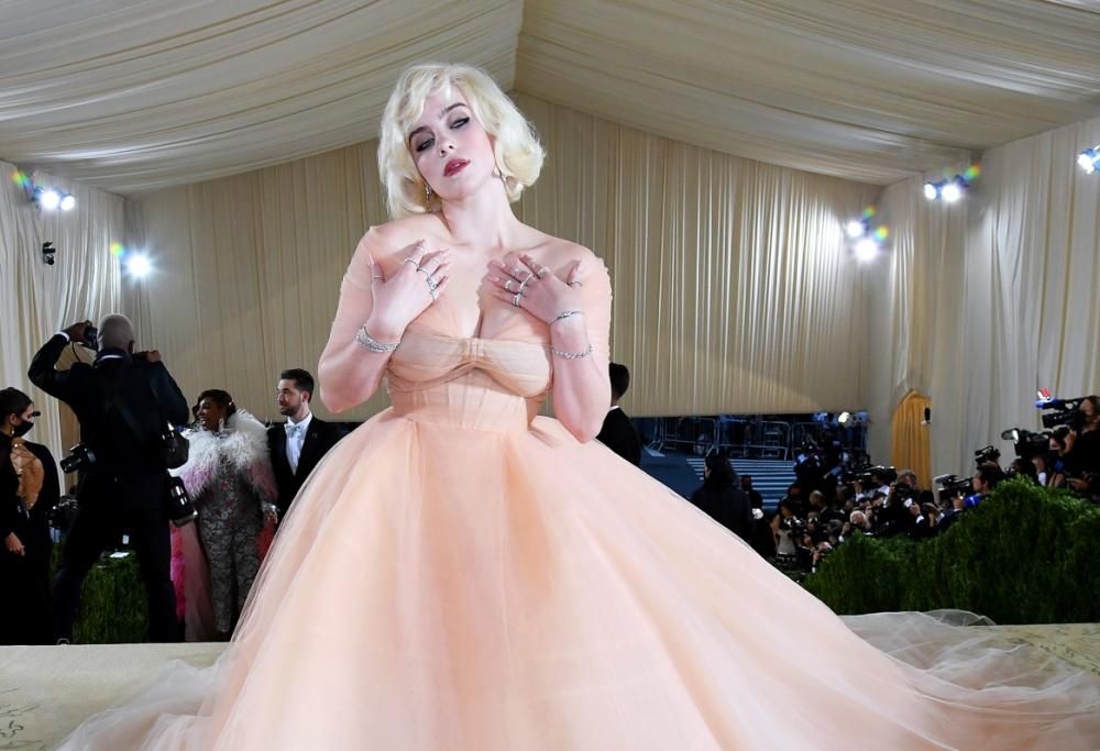 Billie Eilish  e quel generoso patto del Met Gala