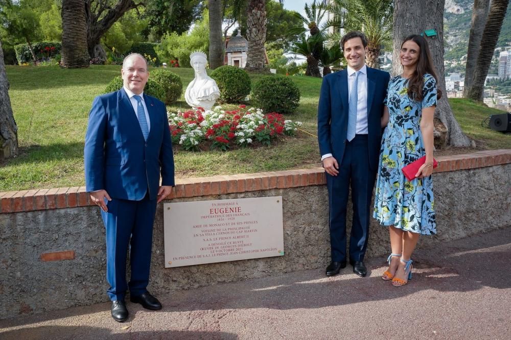 c-1633942858586jpg--il_principe_alberto_ii_di_monaco__con_il_principe__jean_christophe_napoleon_e_la_moglie_olympia_davanti_al_busto_dell_imperatrice_eugenie