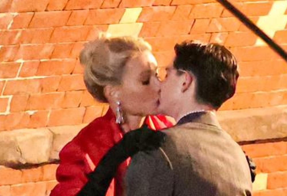 Timothée Chalamet bacia appassionatamente Gwyneth Paltrow: tutte le foto