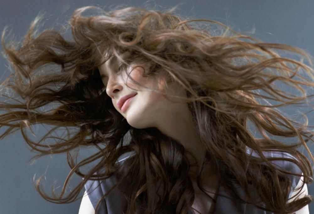 La cura dei capelli parte da tavola. Lo dice la scienza