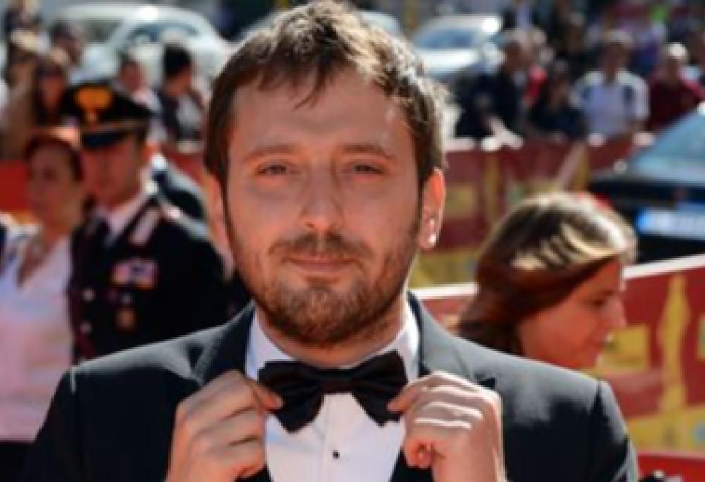 Cesare Cremonini: un migliaio di ragazzi canta una sua hit a Times Square. Il video