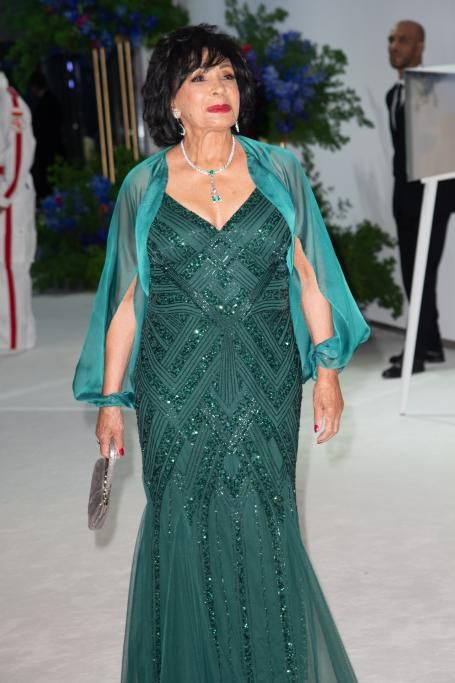 dame_Shirley_Bassey_026-1564223834873JPG--