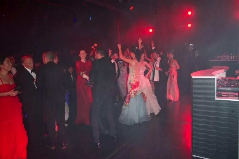 dance1jpg--bal_de_la_rose