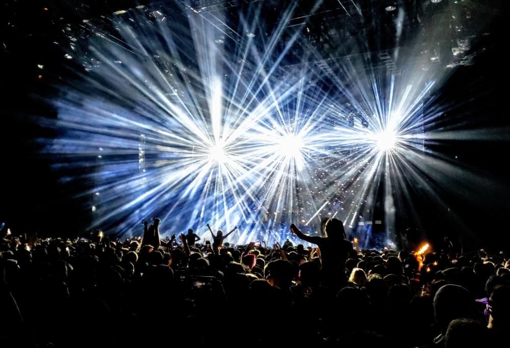 Concerti, live show, spettacoli: si torna ai grandi eventi di un tempo con il teatro verticale