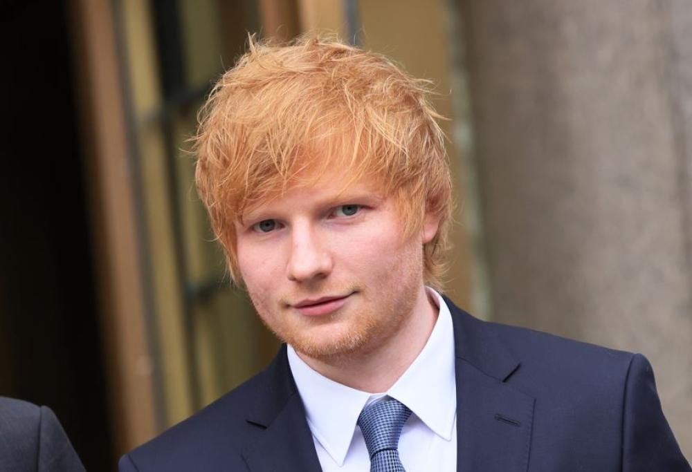 Ed Sheeran suona la chitarra in tribunale