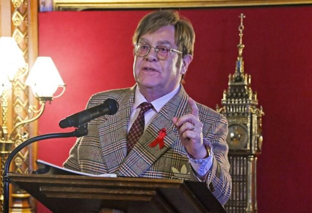 Elton John:  l’asta dei suoi beni ha fruttato 8 milioni di dollari