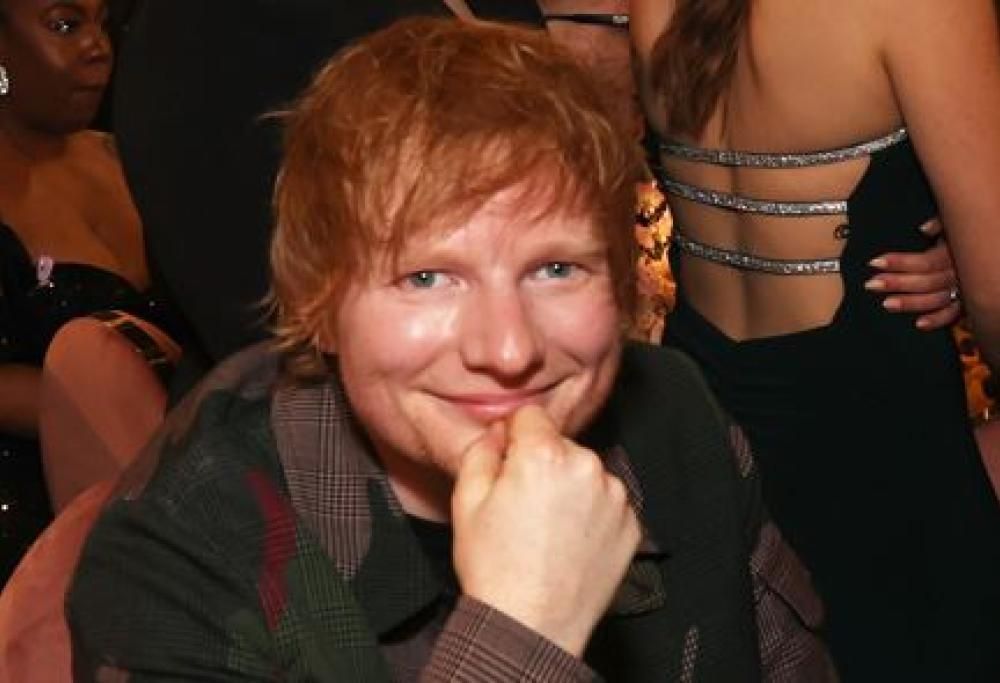 Ed Sheeran: la bellissima sorpresa in una scuola elementare. Le foto