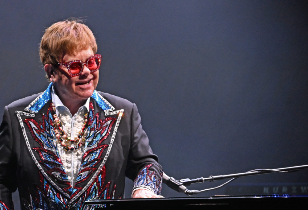 Elton John: in arrivo anche un documentario ricco di video inediti