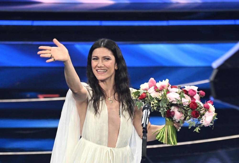 Elisa al piano canta O forse sei tu: il bellissimo video