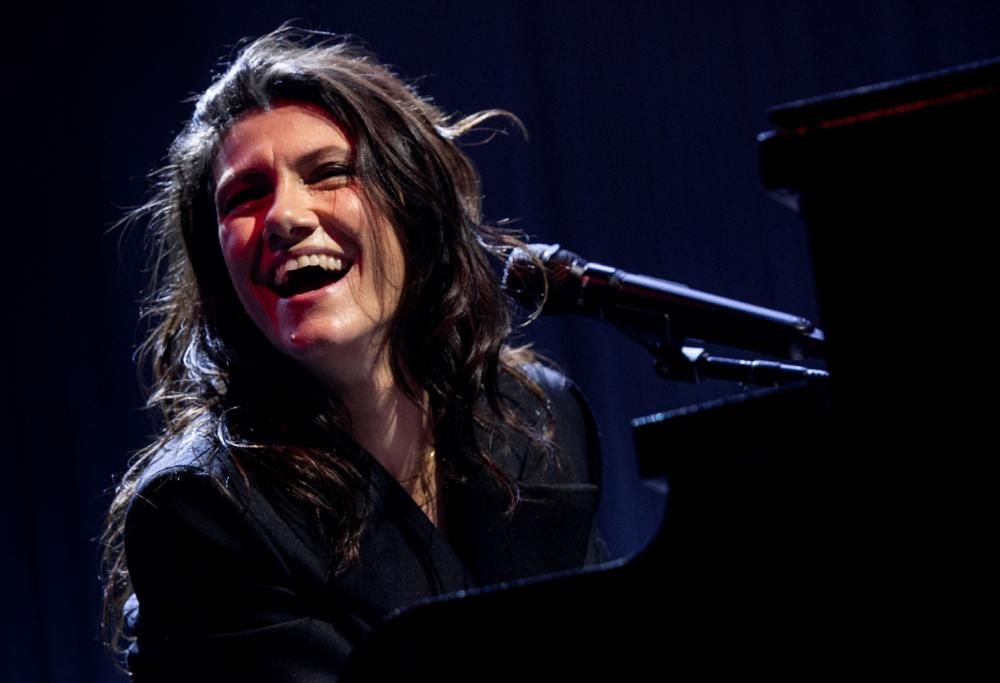Elisa annuncia un nuovo singolo: il primo video