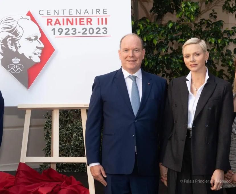 famille-princiere-prince-albert-princesse-charlene-monaco-_Palais_Princier_de_Monaco-1665064274875jpg--