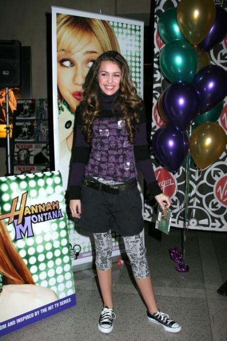 foto2jpg--miley_cyrus_promotes_disney_soundtrack