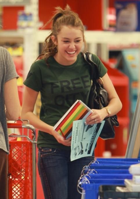 foto7jpg--miley_cyrus_in_studio_city