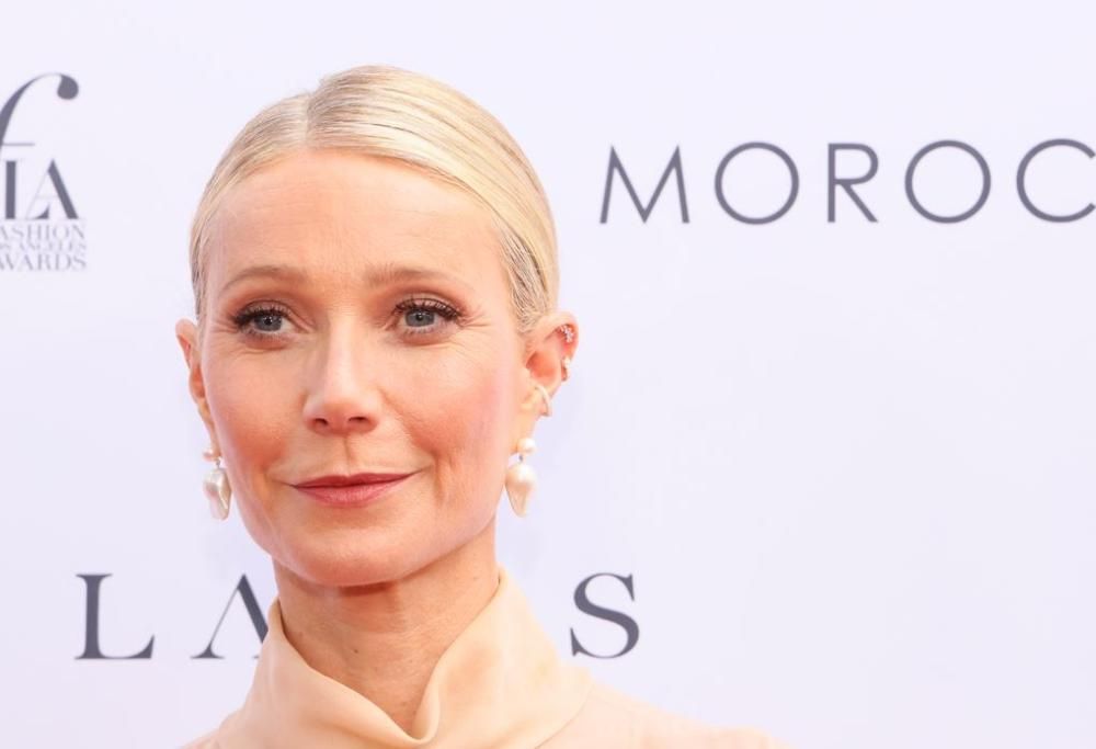 Gwyneth Paltrow raggiante con la madre e la figlia