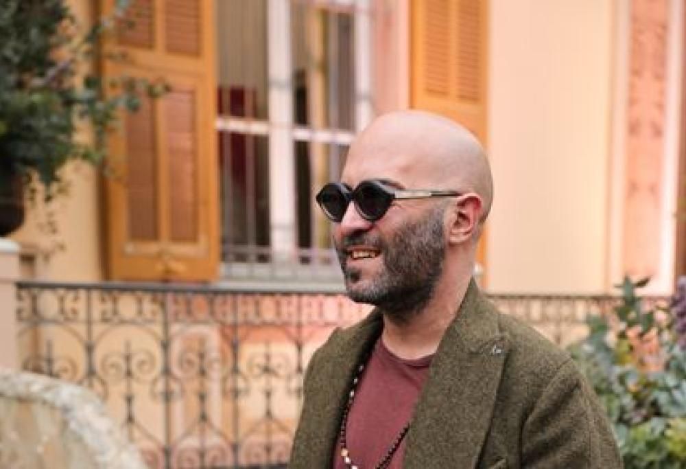 Giuliano Sangiorgi canta l’Estate al ristorante. Il video