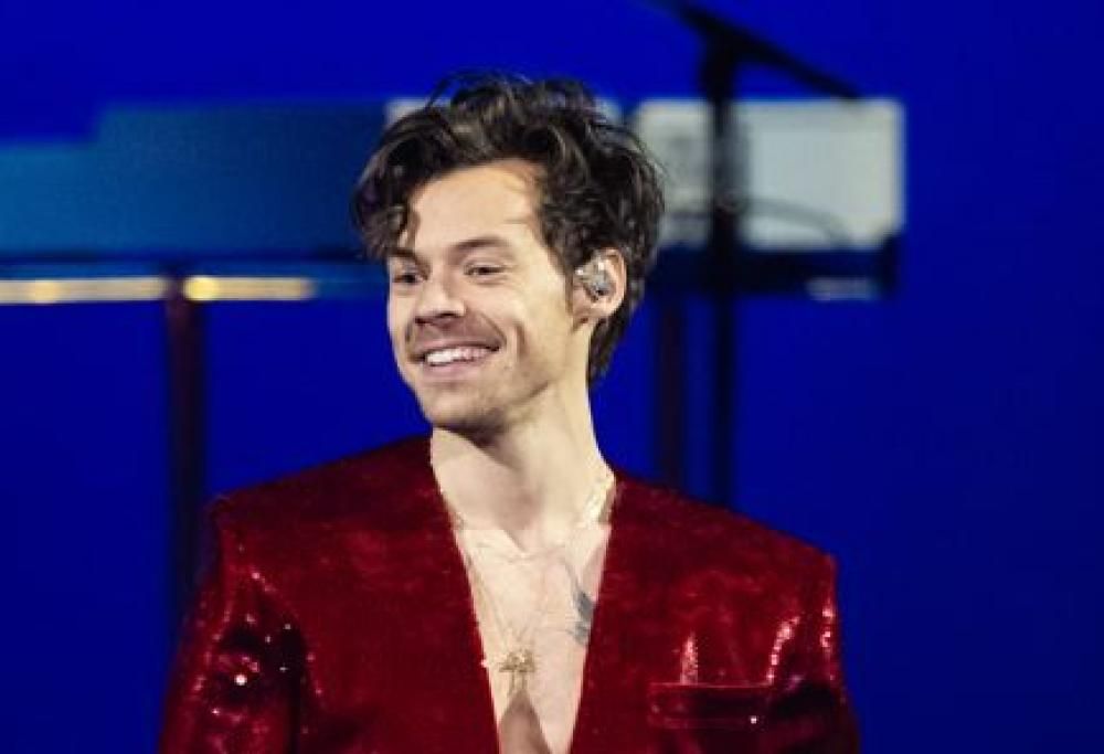 Harry Styles supera Dua Lipa e Adele