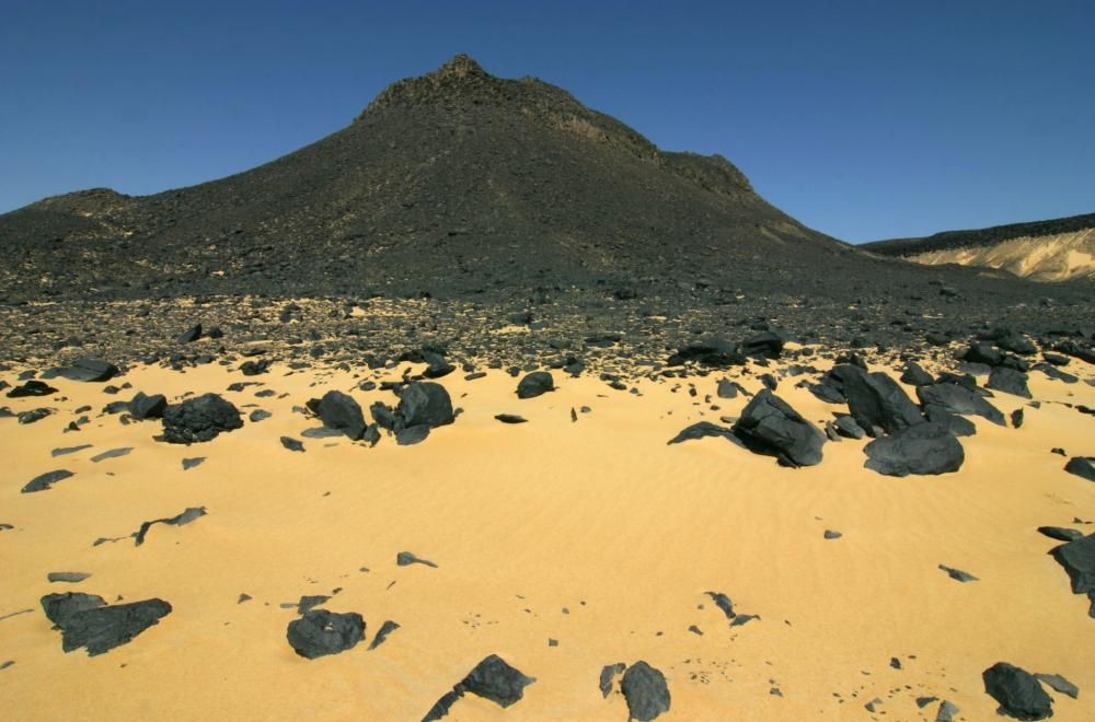iStock-147283907_Deserto_Black-1713877050953jpg--deserto_nero