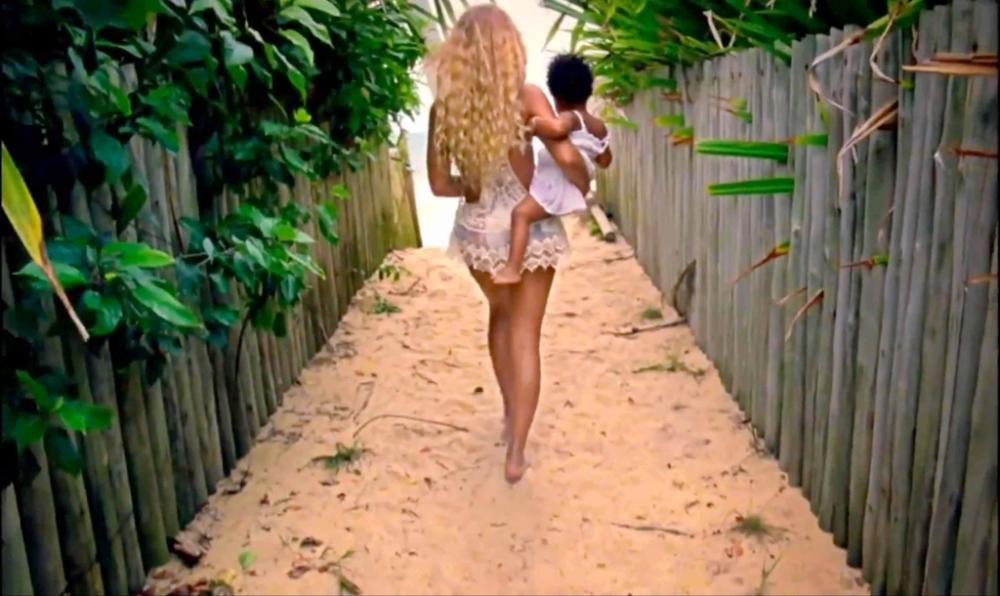 infophoto_2013-12-13_155851223_high_13122013_3229170jpg--beyonce