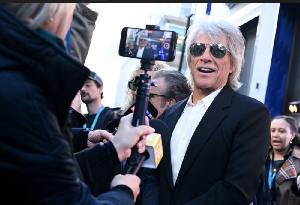 Anche Jon Bon Jovi in Sardegna con il figlio e Millie Bobby Brown: le foto