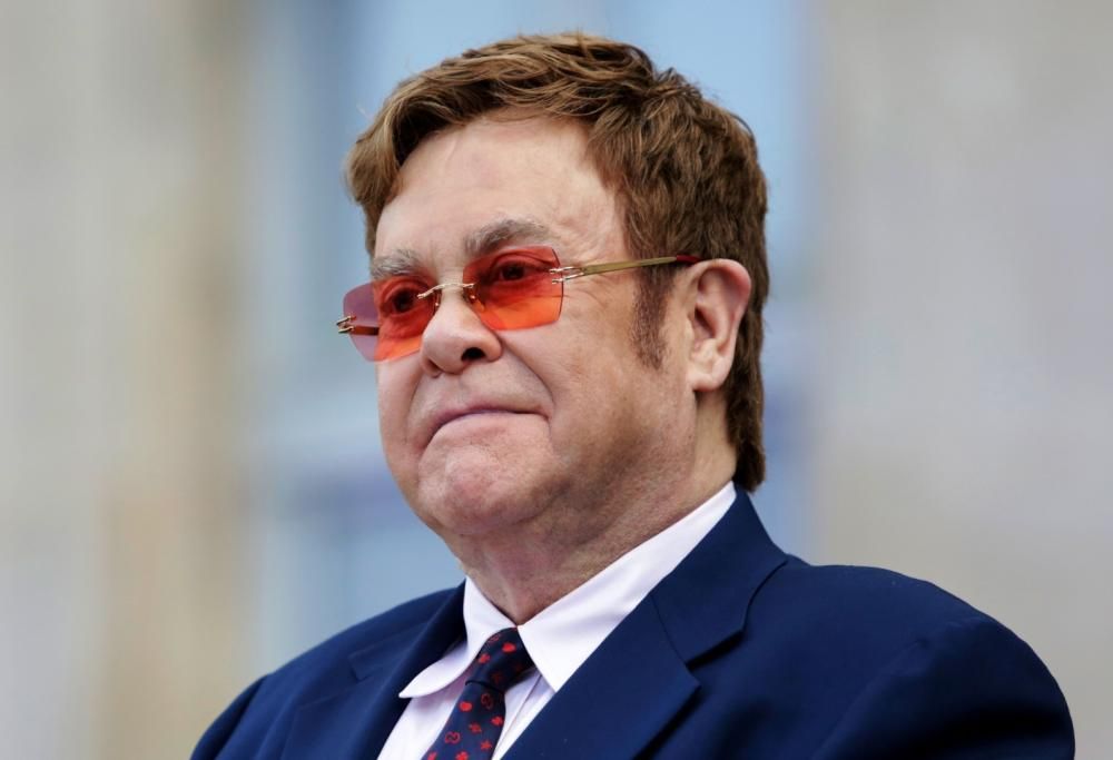 La Regina Elisabetta non era sicura di far cantare Elton John al funerali di Lady Diana