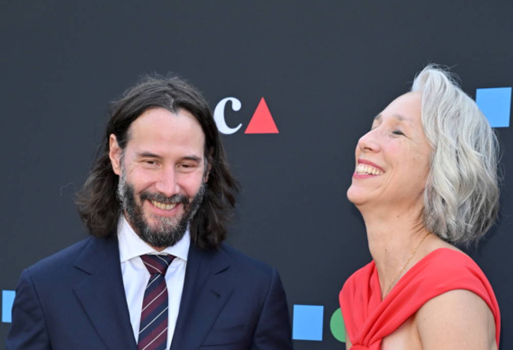Keanu Reeves sempre più felice con la fidanzata: le foto