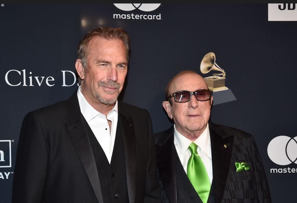 Kevin Costner: l’omaggio a Whitney Houston e Clive Davis