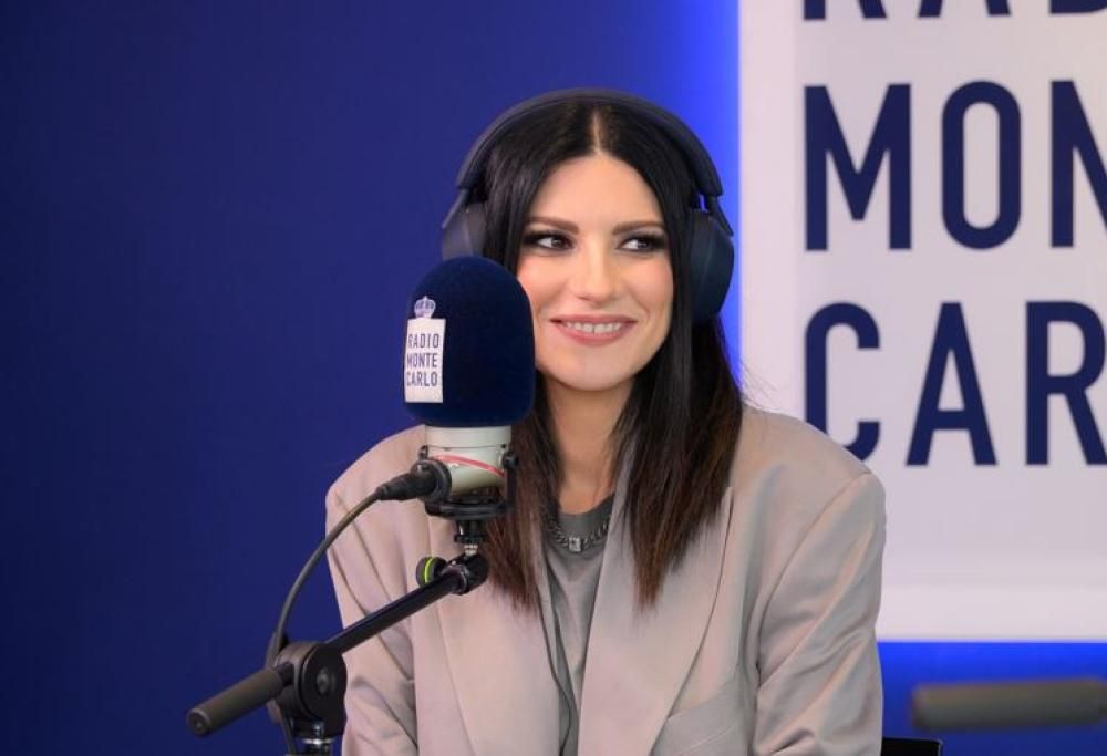 Laura Pausini ospite di Radio Monte Carlo: le foto più belle