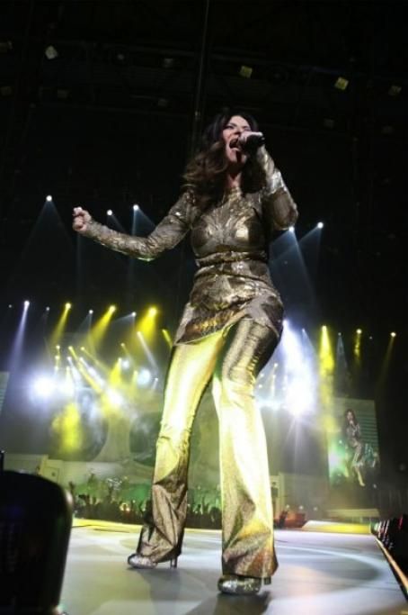 laura-pausini-radio-105-04jpg--laura_pausini