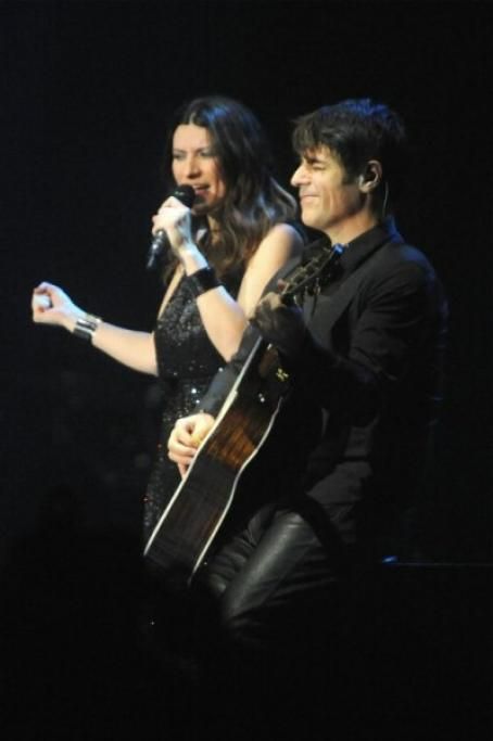 laura-pausini-radio-105-13jpg--laura_pausini