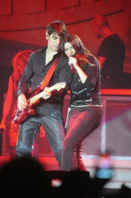 laura-pausini-radio-105-10jpg--laura_pausini
