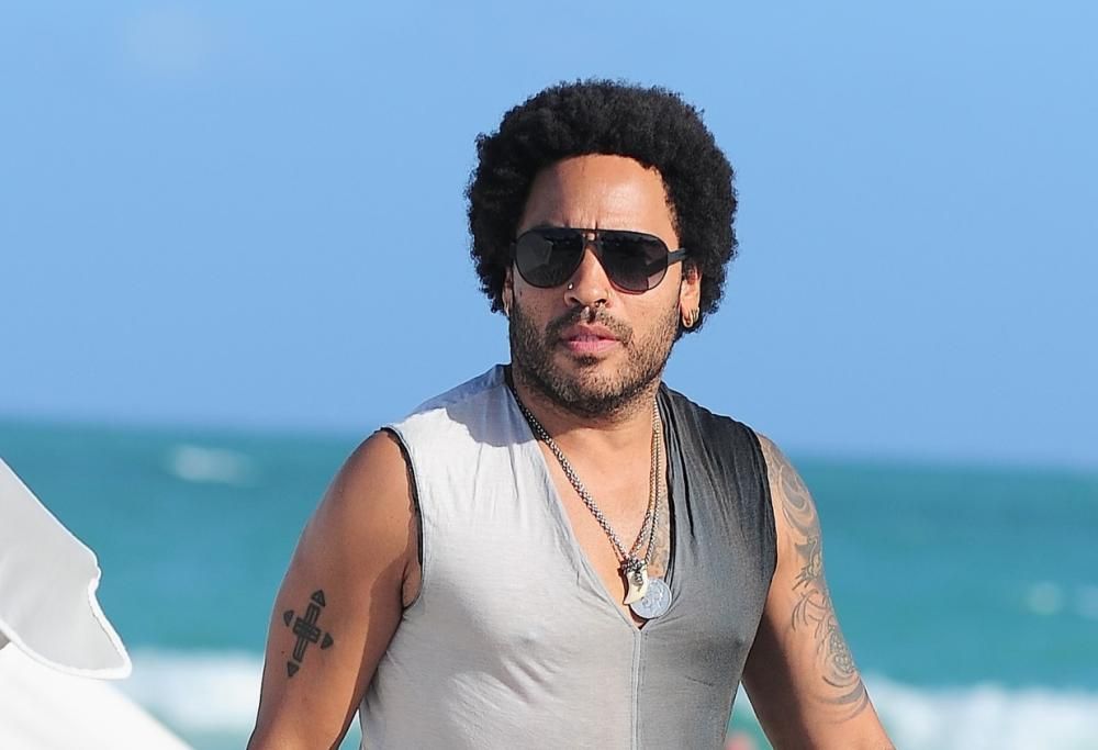 Lenny Kravitz apre le porte della sua fazenda a Rio: il video