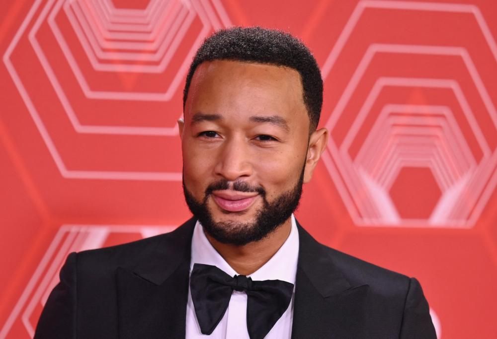 John Legend pubblica la sua nuova canzone natalizia: il video!