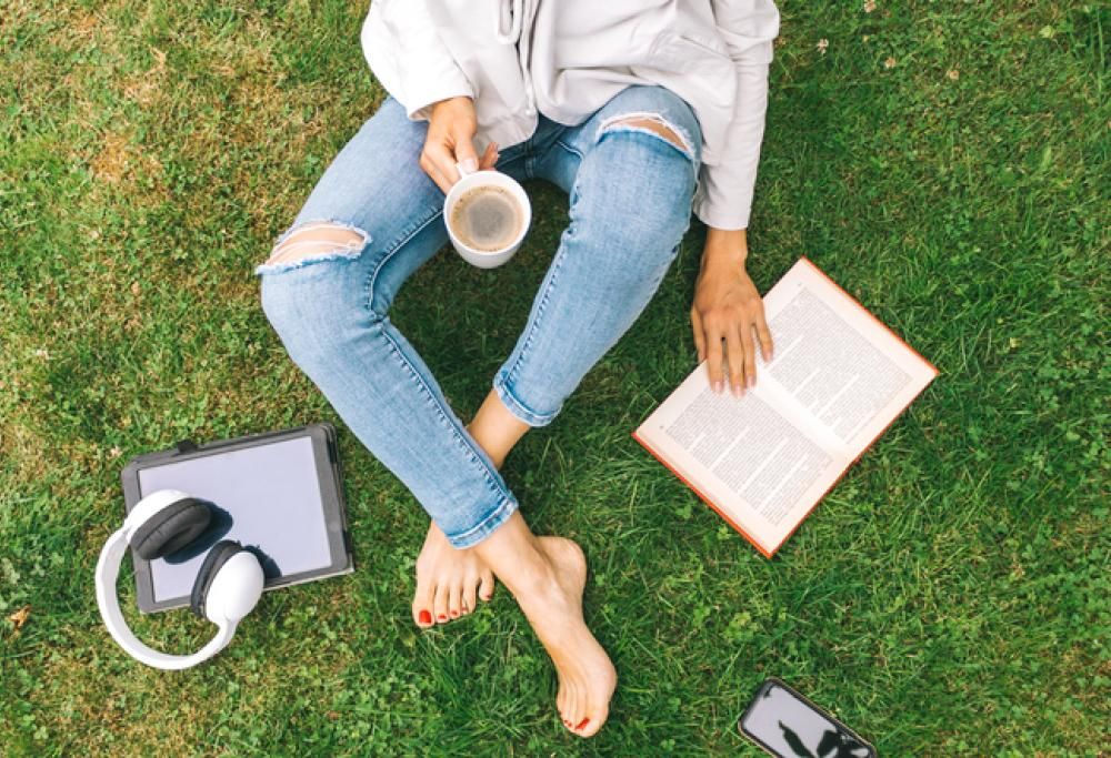 Pagati per leggere: c’è un’offerta di lavoro che rende il sogno realtà